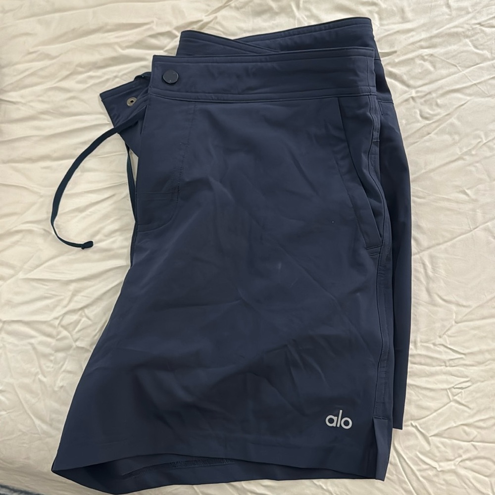 Alo Yoga Shorts Dark Blue Medium Lifestyle